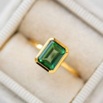 Green Emerald Gemstone Ring - Image 4