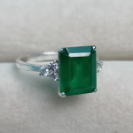 3.00 Carat Green Emerald Gemstone Lab Grown Diamond Ring - Image 2