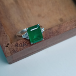 3.00 Carat Green Emerald Gemstone Lab Grown Diamond Ring - Image 3